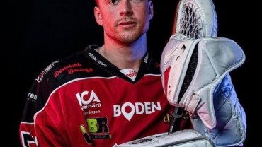 Jacob Carlsson förlänger: “Ingen tvekan om var den bästa stämningen i Hockeyettan finns”